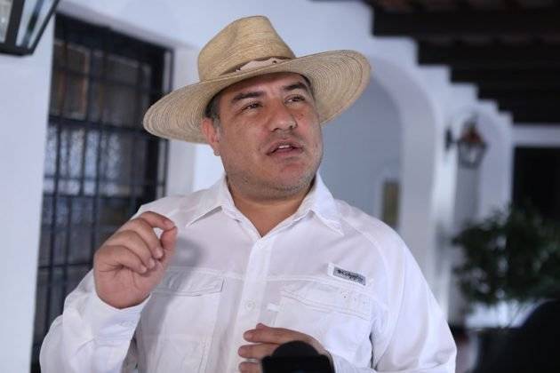 Al ministro de Ambiente, Alfonso Alonzo, se le otorgó el título de agrónomo honorario.