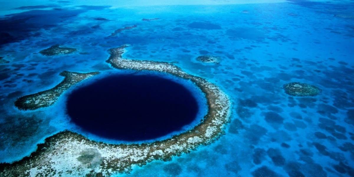 ¡Logran bajar hasta las profundidades del misterioso Gran Agujero Azul!