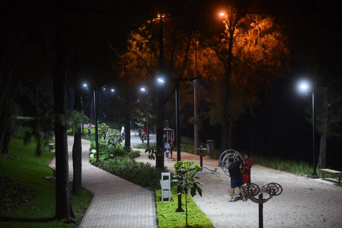 Plaza Berlín cuenta con iluminación, juegos y