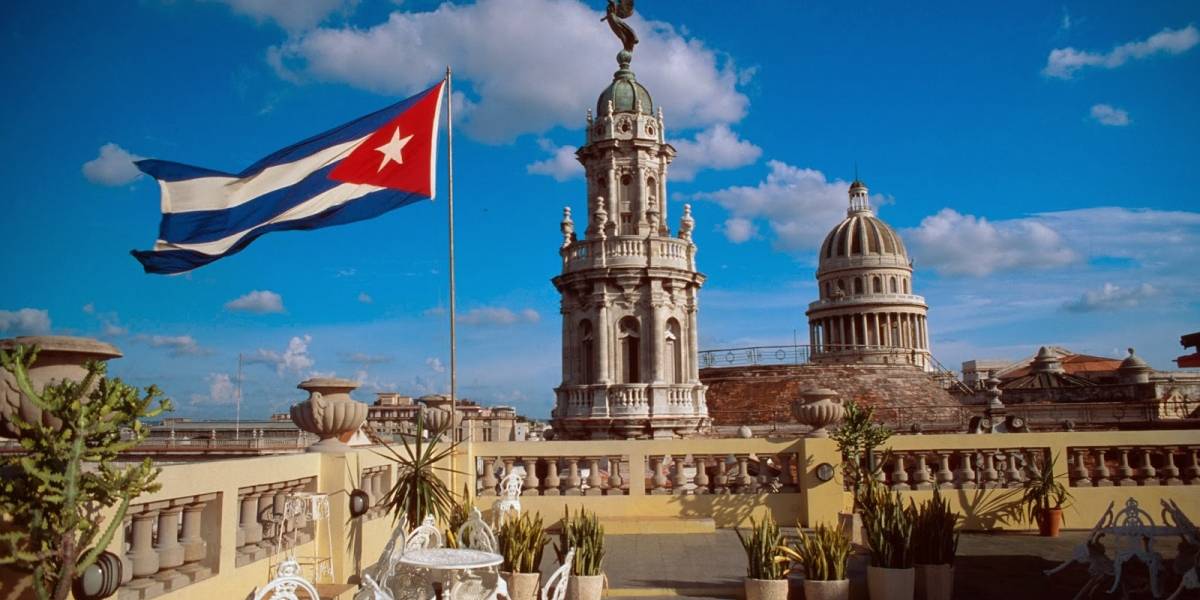 Histórico: Cuba levanta la prohibición y ciudadanos podrán usar internet móvil en sus celulares