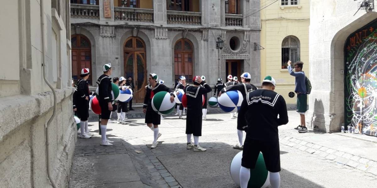 ¿No será mucho? Wom llenó de Kikos el centro de Santiago
