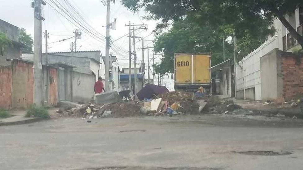 104599244barricada10-5d9e09d5ef2fe797c01c156e60308b78.jpg