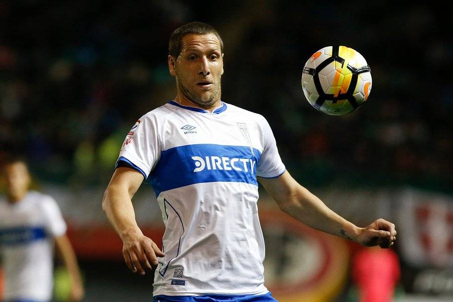 Luciano Aued tiene contrato vigente con la UC, pero aún así podría firmar una extensión de contrato a la brevedad / Foto: Agencia UNO