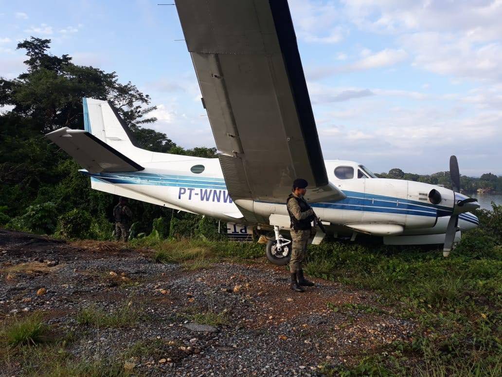 localizan avioneta en Izabal