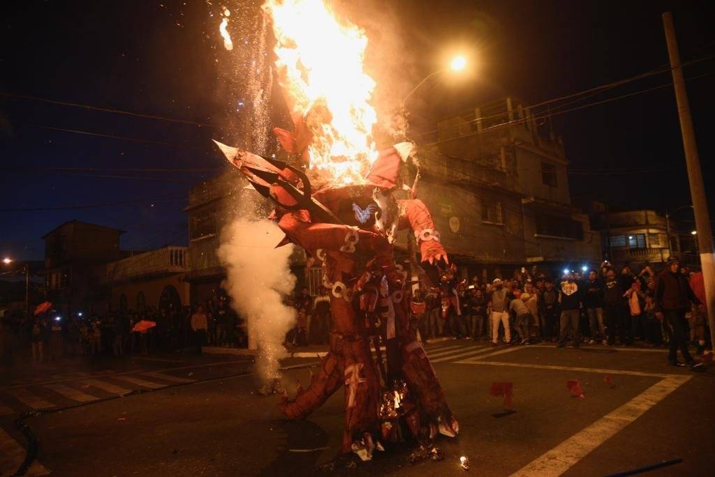 Quema del diablo barrio El Gallito 2018