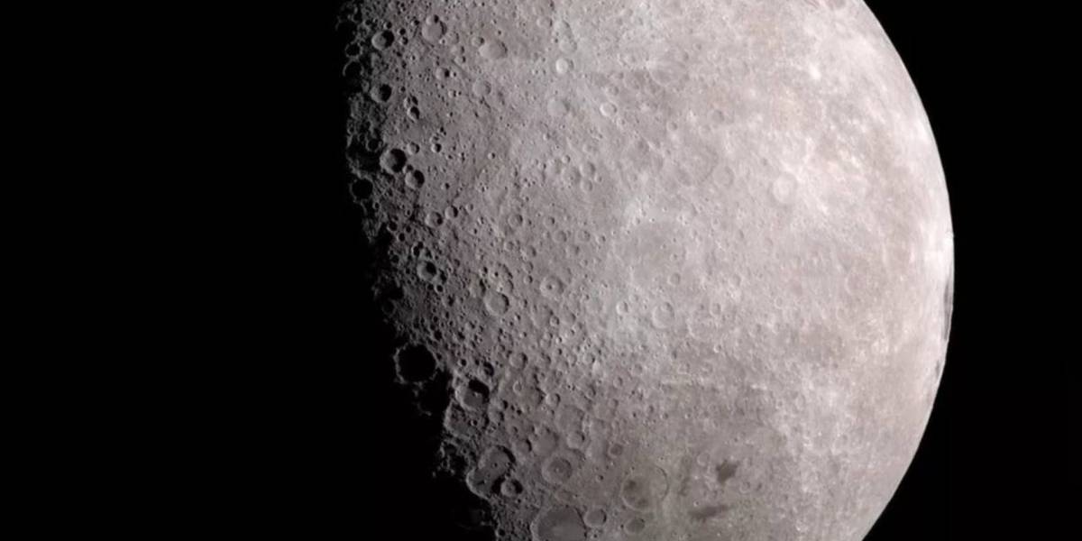 China lanza la primera misión a la cara oculta de la Luna