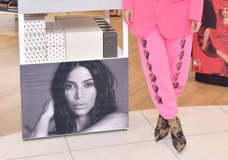 kimrosada1-2 Kim Kardashian