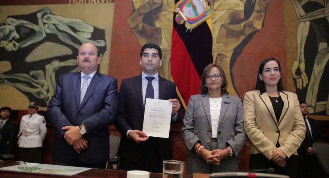 Otto Sonnenholzner posesionado como nuevo vicepresidente