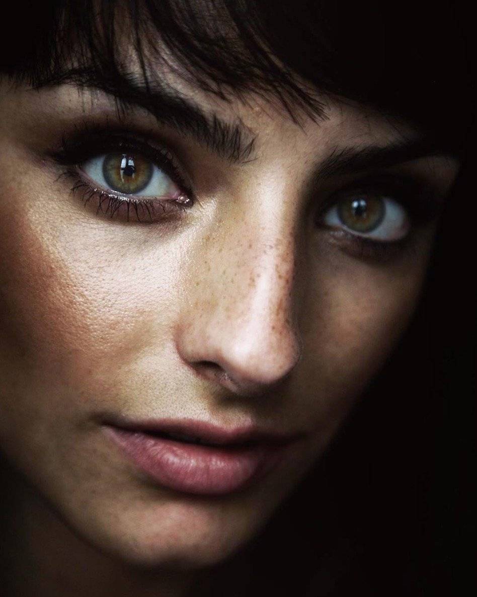 Aislinn Derbez