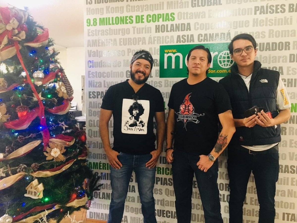 Miembros de Lathium y organizador de Navirock
