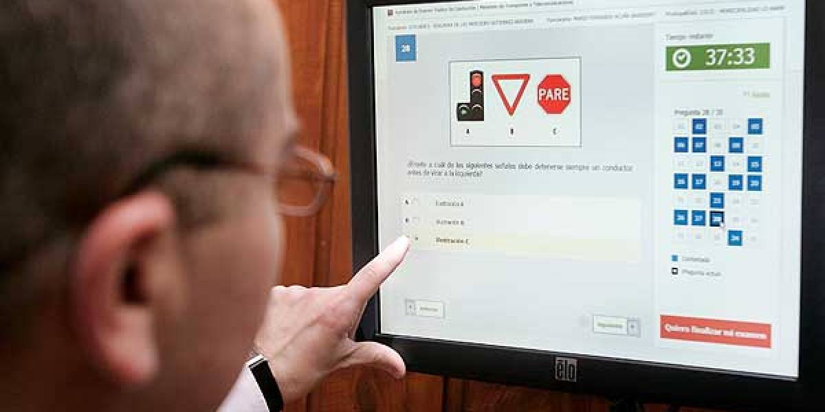 Insólito: Descubren un precario sistema para aprobar el examen de la licencia de conducir en Chile