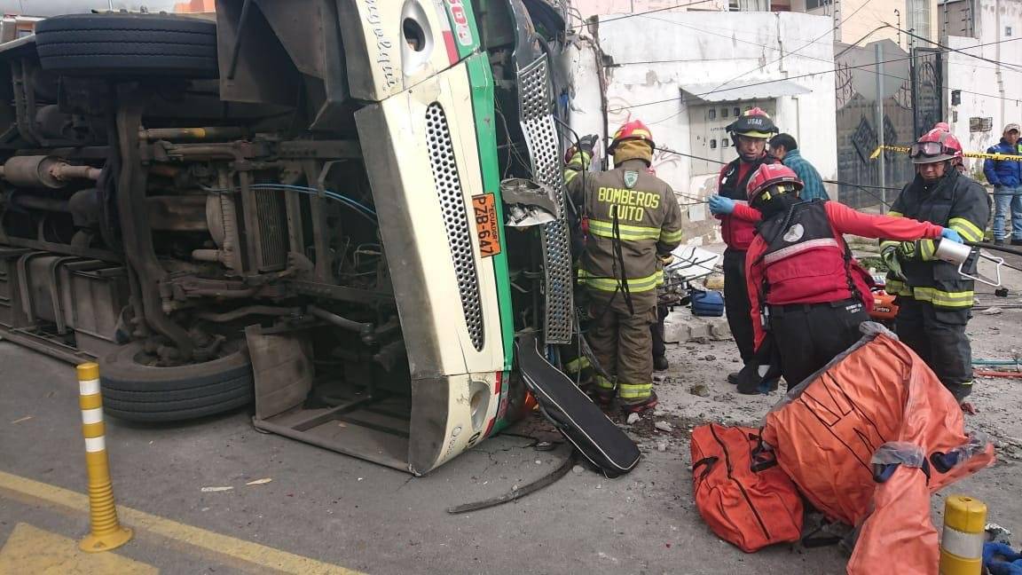 Fatal accidente de tránsito deja cuatro muertos y 25 heridos en el sector de Conocoto