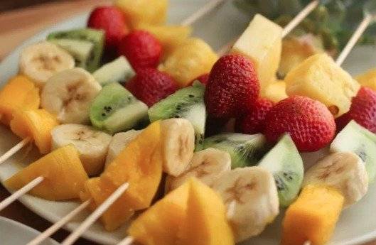 Brochetas de fruta