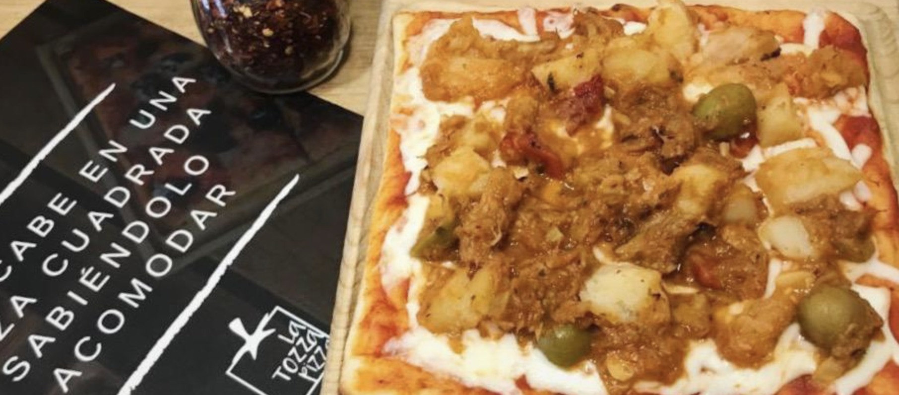 Esta temporada la pizza suma dos nuevos ingredientes: romeritos y bacalao