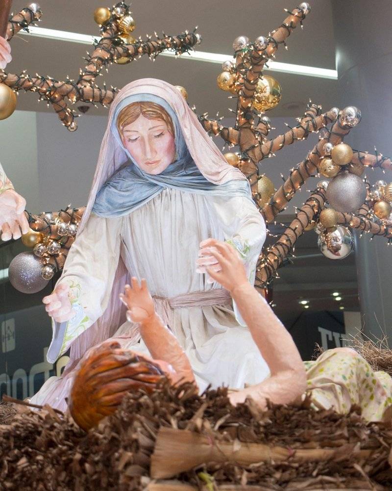 Novo-Centro exhibe un gigantesco nacimiento