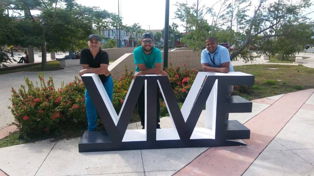 En el extremo de Cataño se colocó la palabra "Vive".