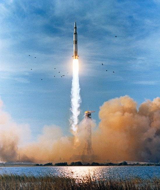 104880790earthrise10-cfcee1143f1ba08f07145d5528a5d6d3.jpg