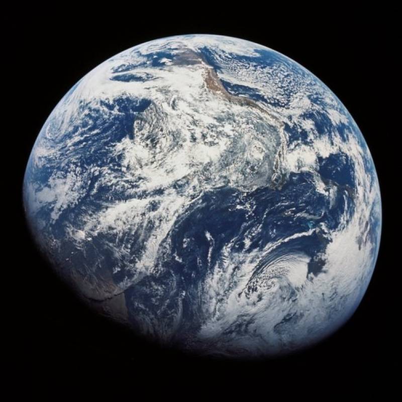 104894398earthrise12-33419710ac0fff51ab12e4a32733e98b.jpg