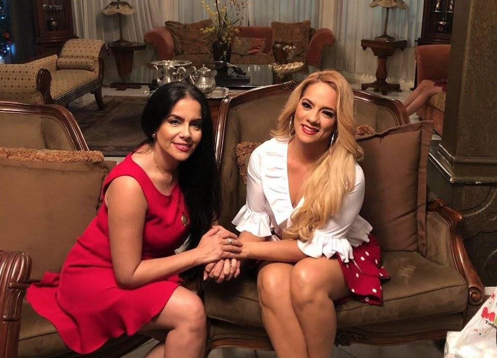 Gabriela Pazmiño y su hermana Fernanda