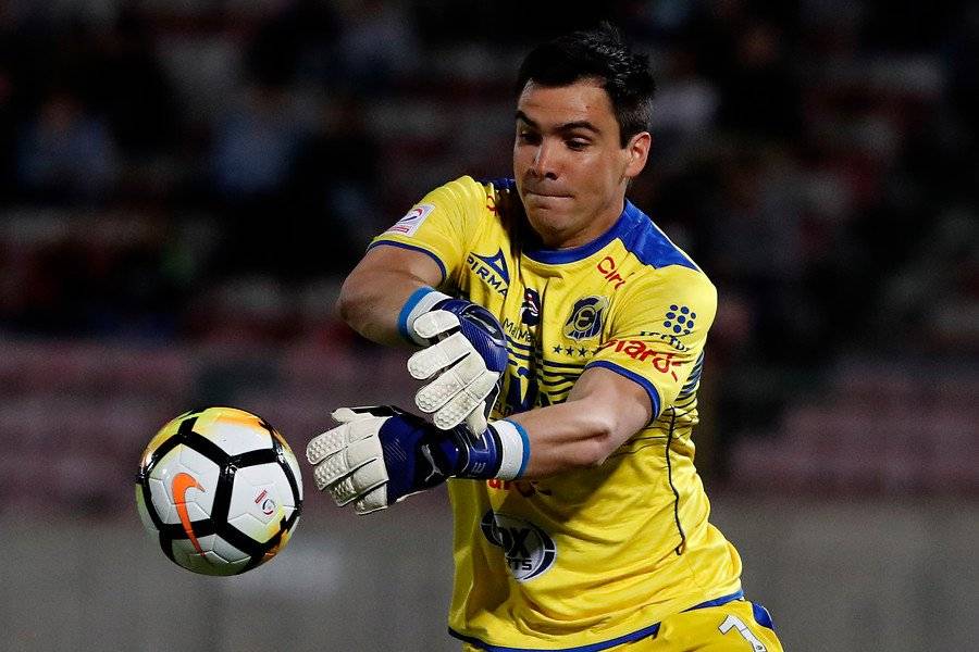 Cristopher Toselli tendrá que competir con Matías Dituro por la titularidad en el arco de la UC / Foto: Photosport