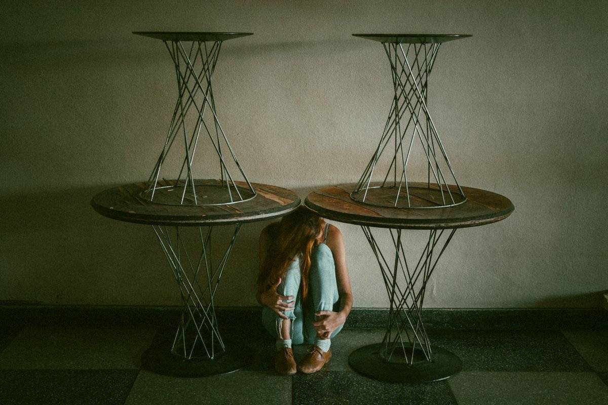 Meterse debajo de una mesa en año nuevo