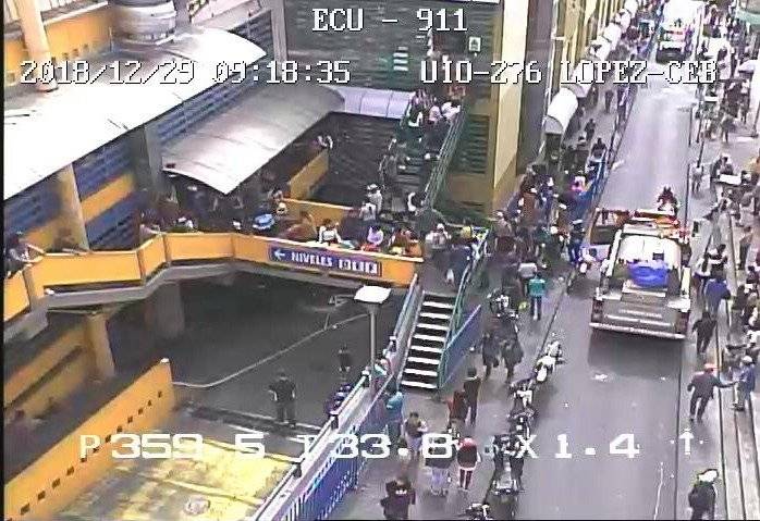 Quito: Se reportó incendio estructural en el Centro Comercial El Tejar