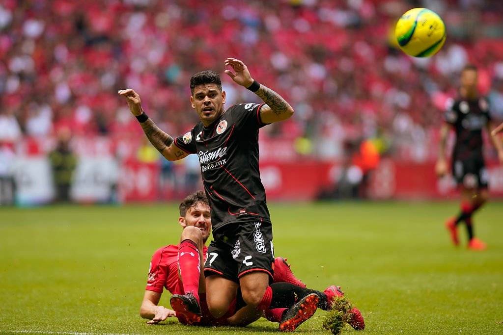 El pase de Gustavo Bou, delantero pretendido por la UC, pertence al Xolos de Tijuana / Foto: Getty Images