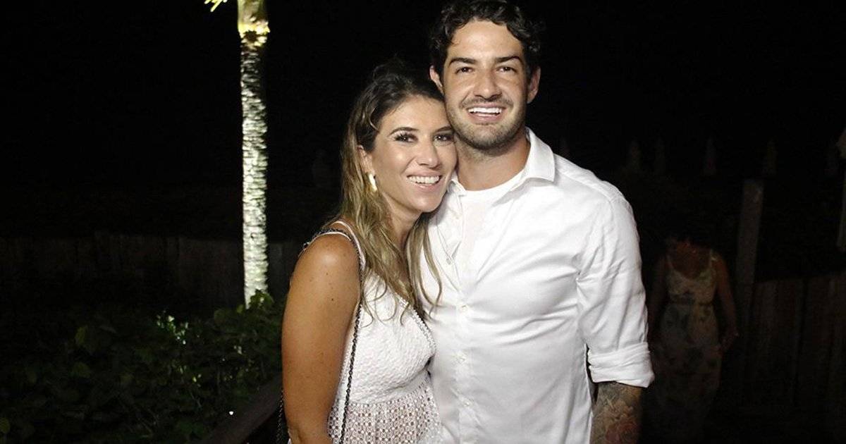 Rebeca Abravanel e Alexandre Pato, em Trancoso