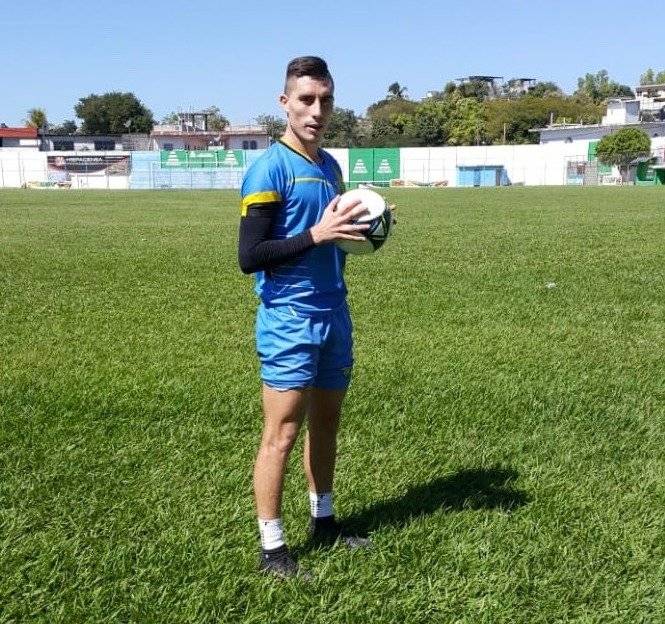 Elías Enoc Vásquez con la camiseta de Sanarate