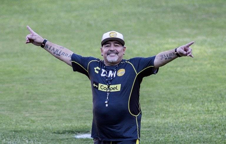 Divertidas reacciones provoca Maradona al practicar su acento mexicano en un video