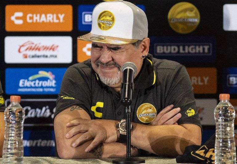 Divertidas reacciones provoca Maradona al practicar su acento mexicano en un video