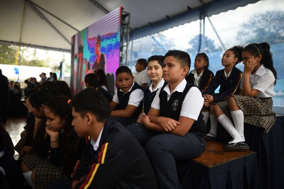 inauguran ciclo escolar 2019 - estudiantes
