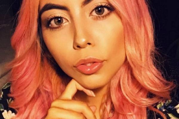 Los Colores De Fantasía En El Cabello Están En Tendencia En