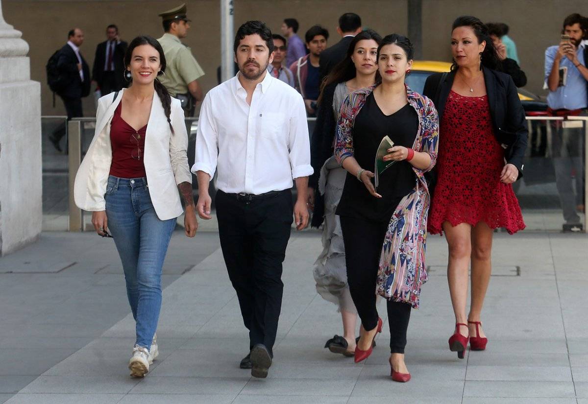 Parlamentarios opositores
