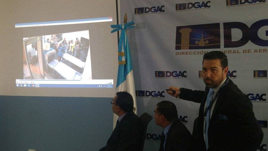 Francis Argueta explica video proyectado