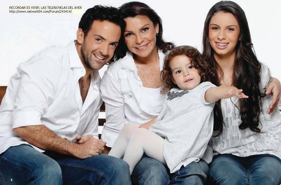 Mariana Garza y su familia