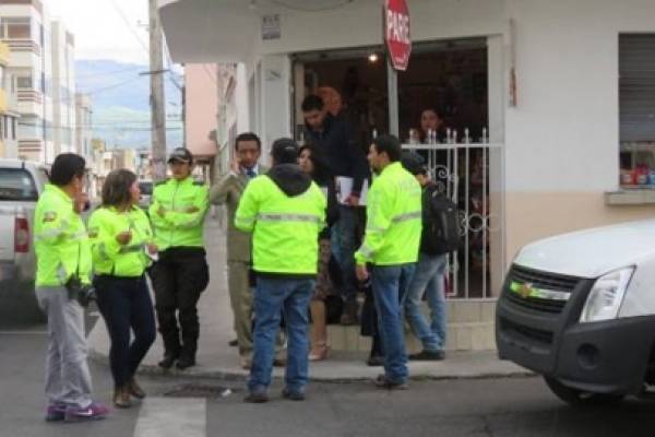 ENCARGÓ A SU BEBÉ MUERTO DENTRO DE UNA MALETA