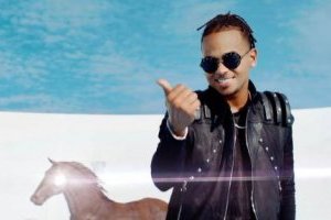 Ozuna fue acompañado por Antonio Sagardía para denunciar presunta extorsión de Kevin Fret