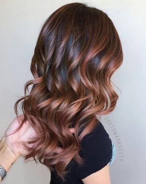 cabello rojo en morenas