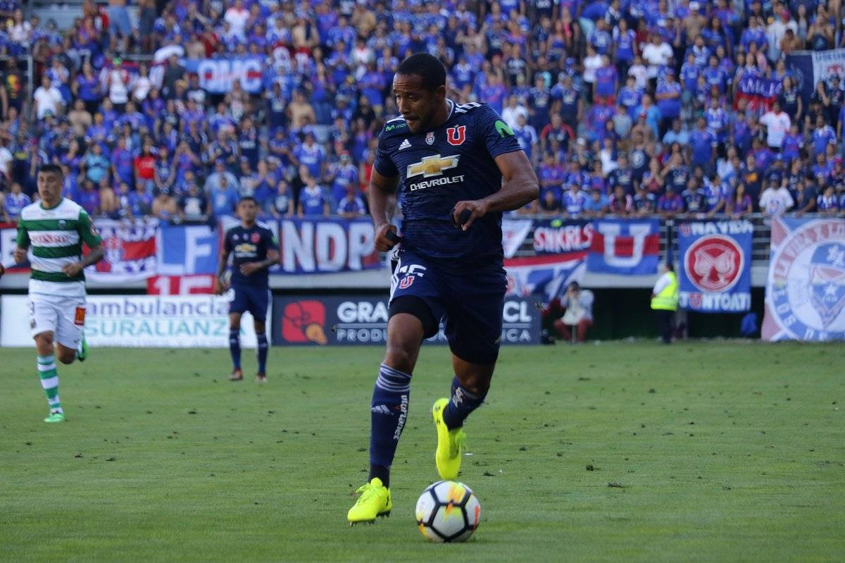 Jean Beausejour en uno de los tres grandes que ha jugado, Universidad de Chile su actual equipo. / Imagen: Agencia UNO
