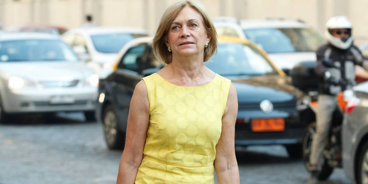 Evelyn Matthei multará a los scooters que anden por la vereda en Providencia