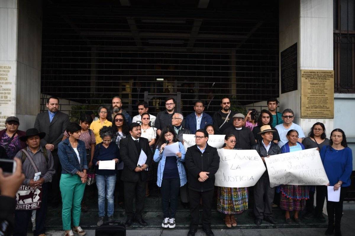 manifestación a favor de CICIG frente a la CC