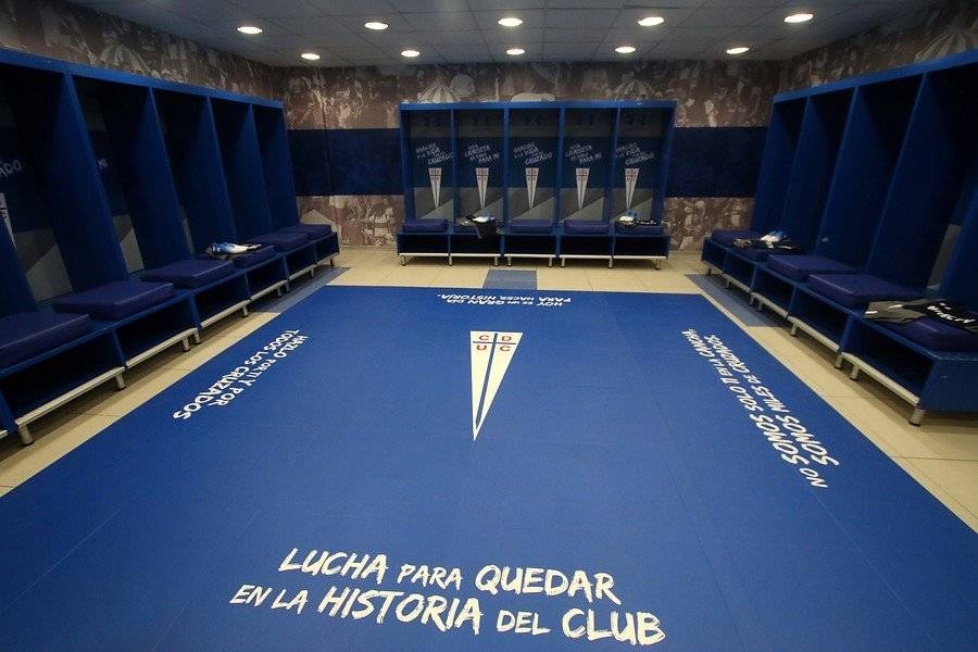 Las arengas del remodelado camarín de la UC en San Carlos de Apoquindo / Foto: Agencia UNO