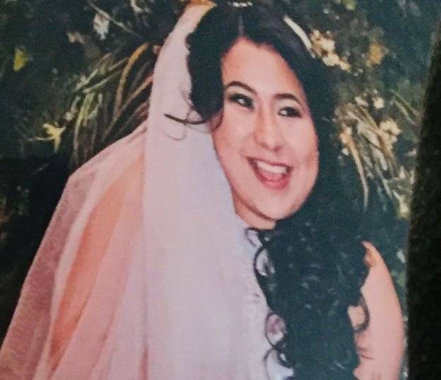 Sandra Maribel con su vestido de novia