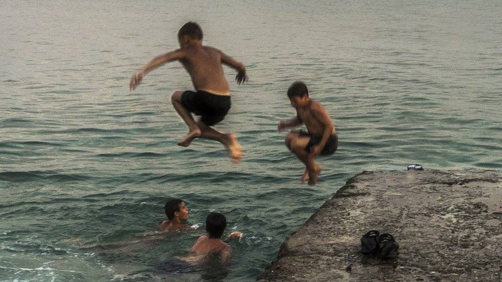 105144421swimmingcrop-839e90135c58f62d4fb9ed88b0b8c513.jpg