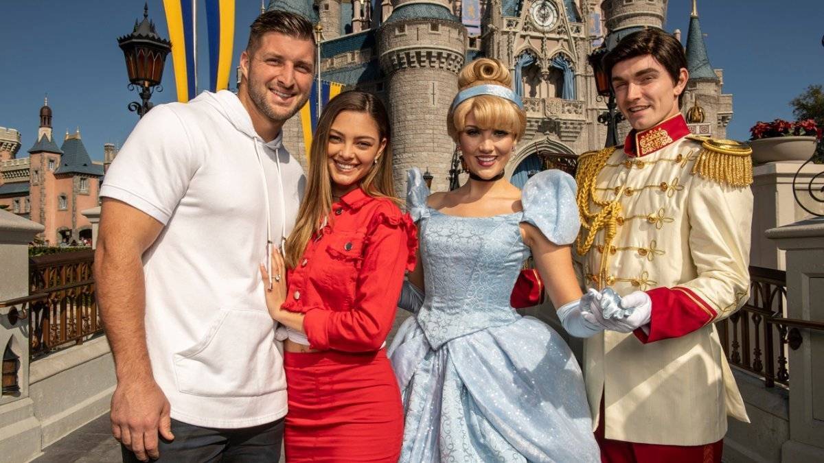 Exm Miss Universo y su pometido en Disney