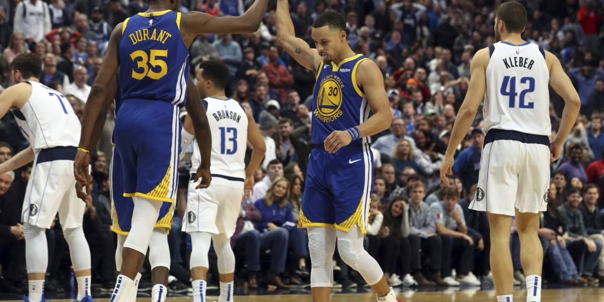 Warriors vencen a los Mavericks en partido bien cerrado