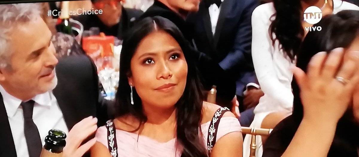 Aparicio en el momento de la premiación de Lady Gaga