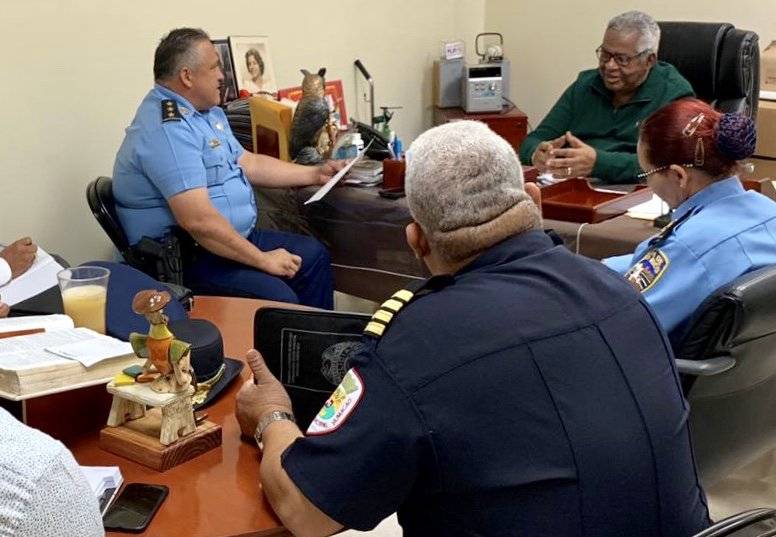 Reunión entre miembros de la Policía Estatal y Municipio de Humacao / Suministrada
