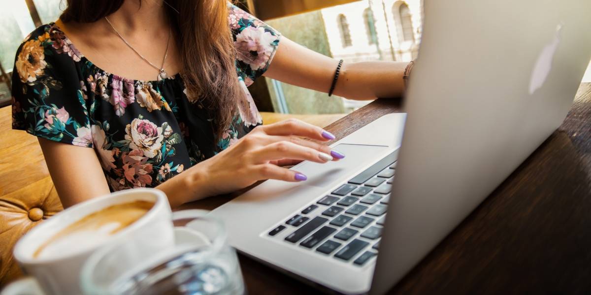 Las colombianas son las latinas que más ven pornografía en el trabajo